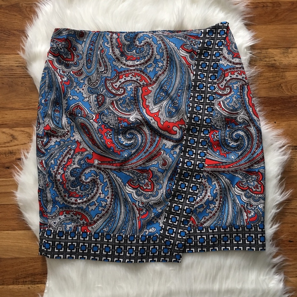 NY & Co EUC Paisley Blue and Red Pattern Skirt